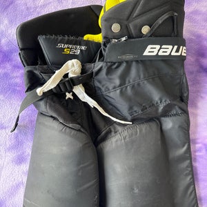 Black Junior Small Bauer Supreme S29 Hockey Pants (Used)