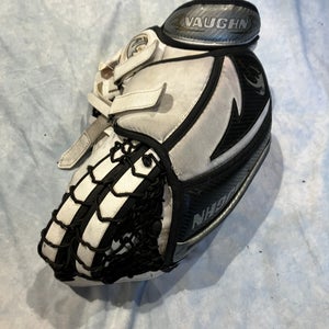 White Int Vaughn Velocity 7250 Goalie Glove
