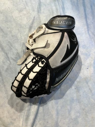 White Int Vaughn Velocity 7250 Goalie Glove