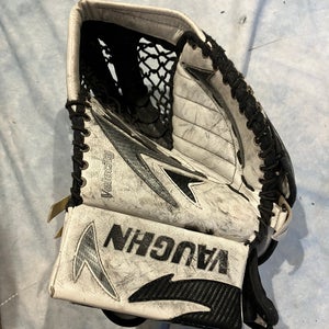 Intermediate Vaughn Velocity 7250 Goalie Glove