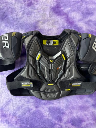 Medium Intermediate Bauer Supreme Mach Shoulder Pads (Used)