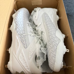 White Men's Size M 12.0 (W 13.0) Adult Under Armour Yard Metal (New)