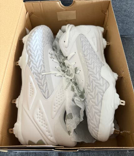 White Men's Size M 12.0 (W 13.0) Adult Under Armour Yard Metal (New)