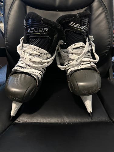 Used Senior Bauer Pro Hockey Goalie Skates 8.5