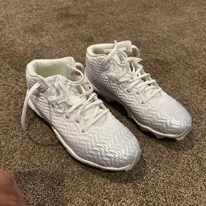Unisex 5Y (Big Kids / Youth) Under Armour High Top Molded Cleats (Used)