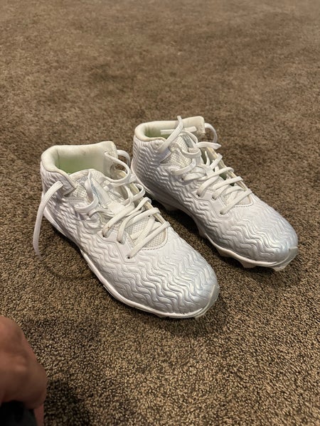 Unisex 5Y (Big Kids / Youth) Under Armour High Top Molded Cleats (Used)