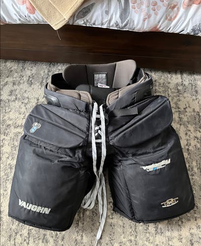 Black Senior Large Vaughn Velocity VE8 Pro Carbon Hockey Goalie Pants (Used)