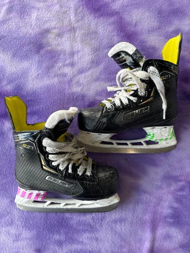 Youth Bauer Supreme S27 Hockey Skates Regular Width 12 (Used)