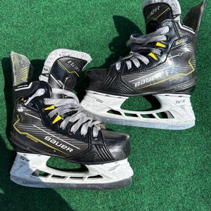 Junior Bauer Supreme M40 Hockey Skates (Regular) Size 3 (Used)