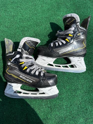 Junior Bauer Supreme M40 Hockey Skates (Regular) Size 3 (Used)