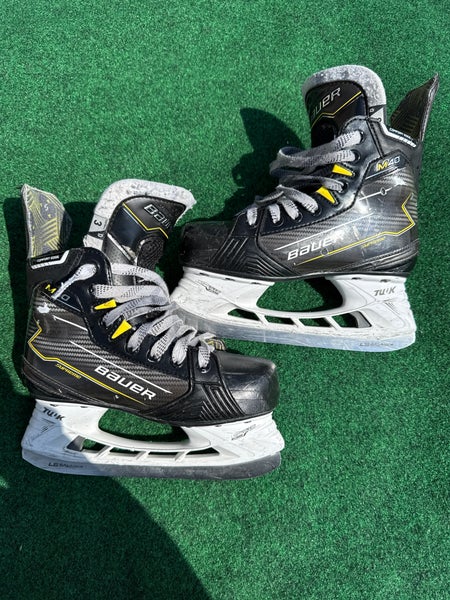 Junior Bauer Supreme M40 Hockey Skates (Regular) Size 3 (Used)