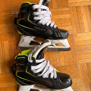 Bauer GSX Hockey Goalie Skates Regular Width Size 2.5 (Used)