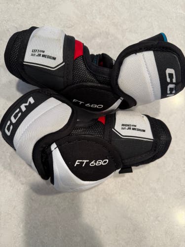 Junior Medium CCM Jetspeed FT680 Elbow Pads (Used)