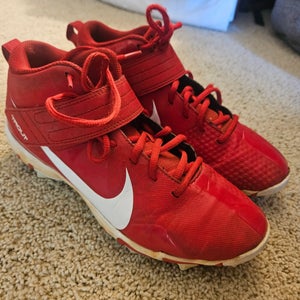 Red Women's Size M 7.5 (W 8.5) Nike (Used)