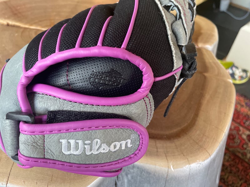 Wilson Flash RH Softball Glove 11.5" (Used)
