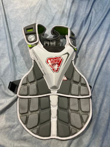 White S/M Adult Maverik Max Chest Protector (Used)