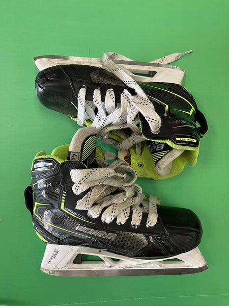Intermediate Bauer GSX Hockey Goalie Skates Extra Wide Width Size 4.5 (Used)
