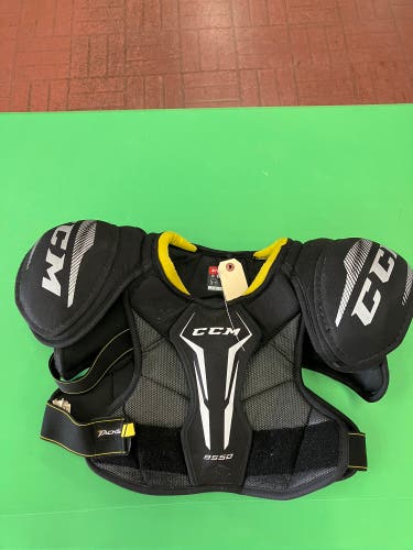 Medium Senior CCM Tacks 9550 Shoulder Pads (Used)