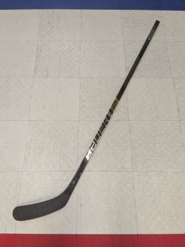 Intermediate Bauer Supreme 2S Pro Left Handed Hockey Stick, PM9 Curve, 65 Flex, S19 (New)