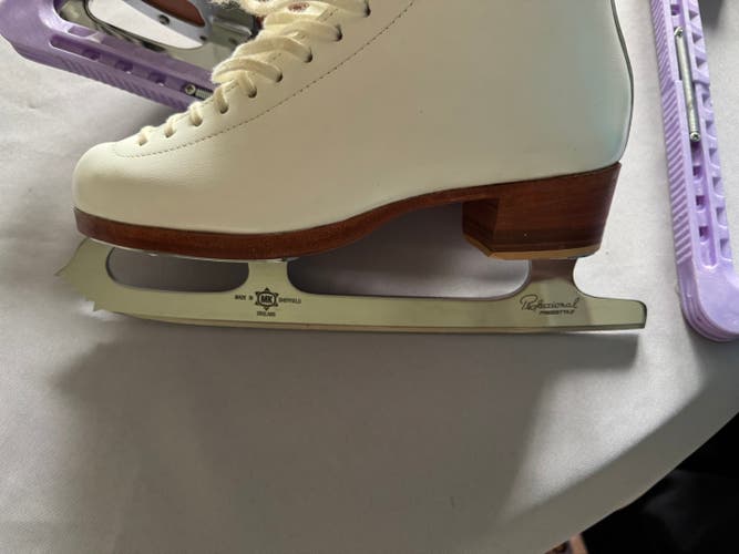 Riedell Figure Skates Silver Star Sz7 AAA