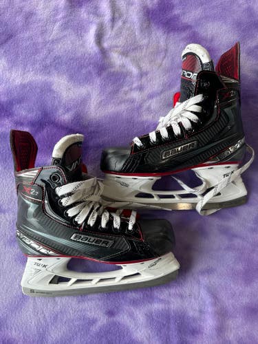 Intermediate Bauer Vapor X2.7 Hockey Skates Regular Width Size 4.5 (Used)