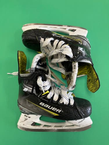 Junior Bauer Vapor X4 Hockey Skates Extra Wide Width Size 3 (Used)