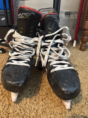 2021 Bauer Vapor Hyperlite Hockey Skates 8.5 (Used)