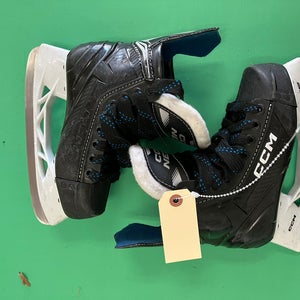 Junior CCM Next Hockey Skates Regular Width Size 2 (Used)