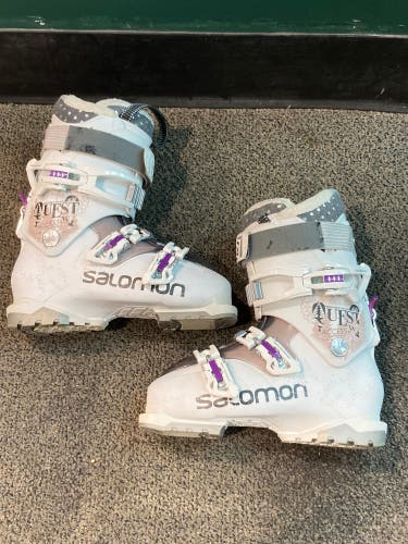 Used Women's Salomon Ski Quest 60 Access Ski Boots | Mondo Size 25.5