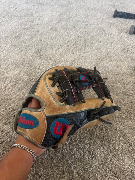 Wilson A2000 RH Infield Baseball Glove 11.5" (Used). Broken in well. In good condition.