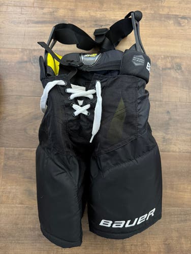 Youth Medium Bauer Supreme Ultrasonic Hockey Pants (Used)