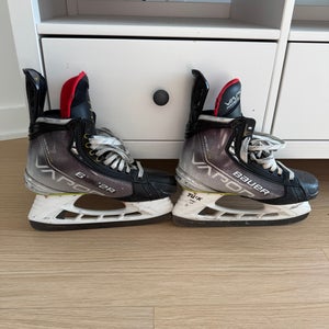 Bauer Vapor Hyperlite Hockey Skates Size 8.0 FIT3