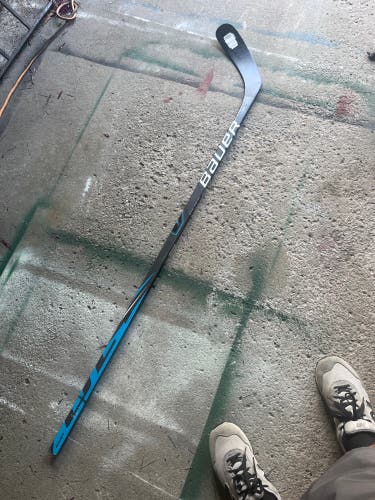 Intermediate Bauer Volt Hockey Stick Left Hand P92 Lie 6 cut to 57.75” in length 68flx(lightly used)