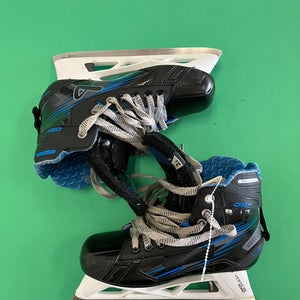 Junior Bauer GSX Hockey Goalie Skates Regular Width Size 3.5 (Used)