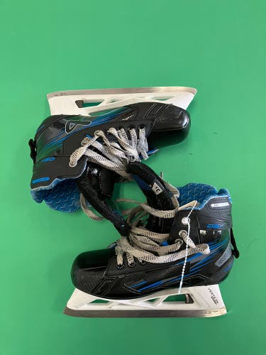 Junior Bauer GSX Hockey Goalie Skates Regular Width Size 3.5 (Used)