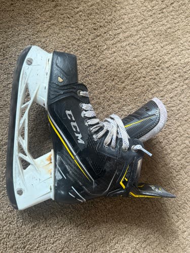 2018 CCM Super Tacks AS1 Hockey Skates Regular Width 6 (Used)