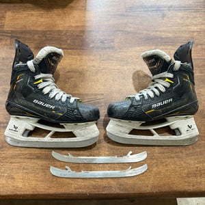 2023 Bauer Supreme M5 Pro Hockey Skates Regular Width Size 2 (Used)