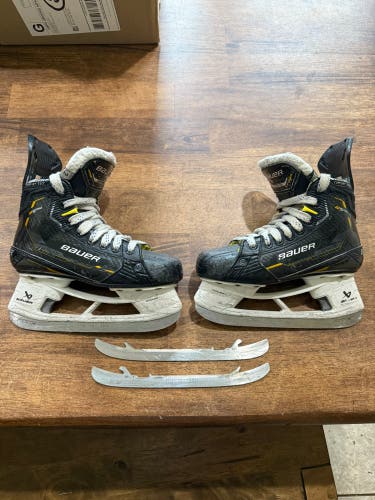 2023 Bauer Supreme M5 Pro Hockey Skates Regular Width Size 2 (Used)