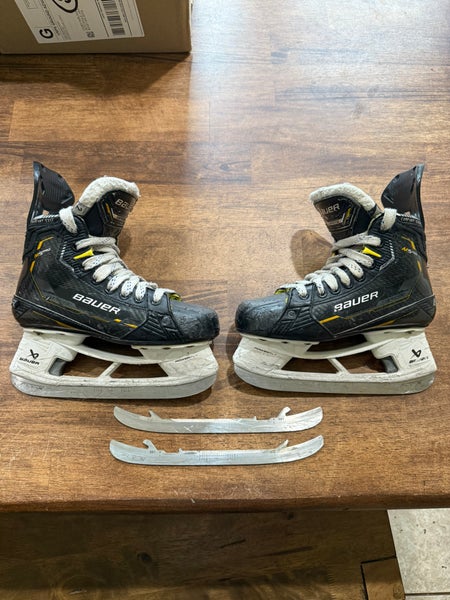 2023 Bauer Supreme M5 Pro Hockey Skates Regular Width Size 2 (Used)
