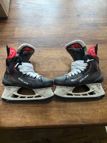 2023 Bauer Vapor 3X Pro Hockey Skates Extra Wide Width Size 2 (Used)