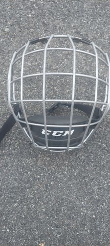 Medium CCM FM580 Full Cage (Used)