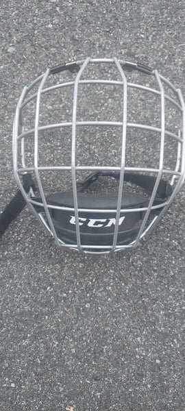 Medium CCM FM580 Full Cage (Used)