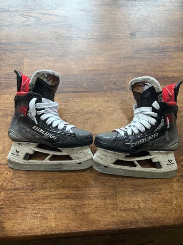 2024 Bauer Vapor 5x pro Hockey Skates Extra Wide Width Size 2 (Used)