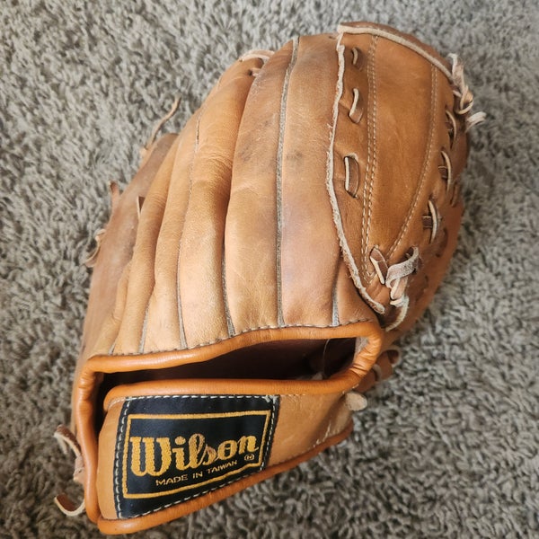 Wilson RH A2161 Jim "Catfish" Hunter Baseball Glove 11" Nice Game Ready Glove