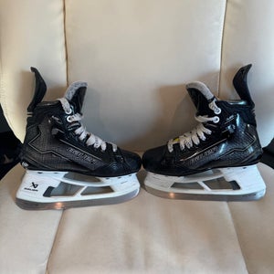 2024 Bauer Supreme M50 Pro Hockey Skates WIDE Width Size 2.5 EE (Used)