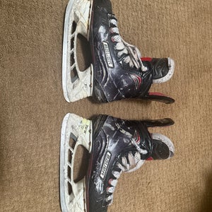 2017 Bauer Vapor X800 Hockey Skates Regular Width Size 3.5 (Used)