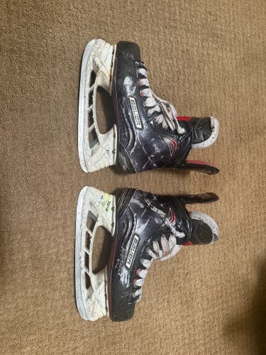 2017 Bauer Vapor X800 Hockey Skates Regular Width Size 3.5 (Used)
