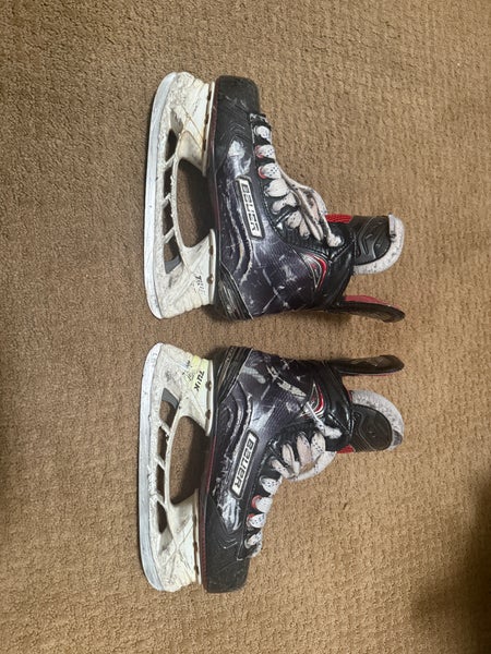 2017 Bauer Vapor X800 Hockey Skates Regular Width Size 3.5 (Used)