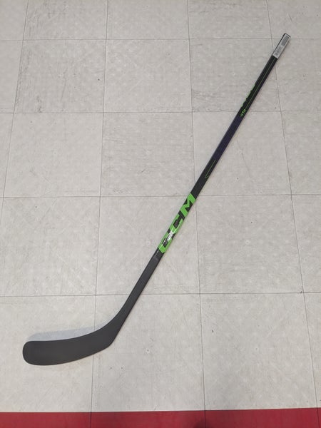 Youth CCM Ribcor YTH Right Handed Hockey Stick, P29 Curve, 30 Flex (New)