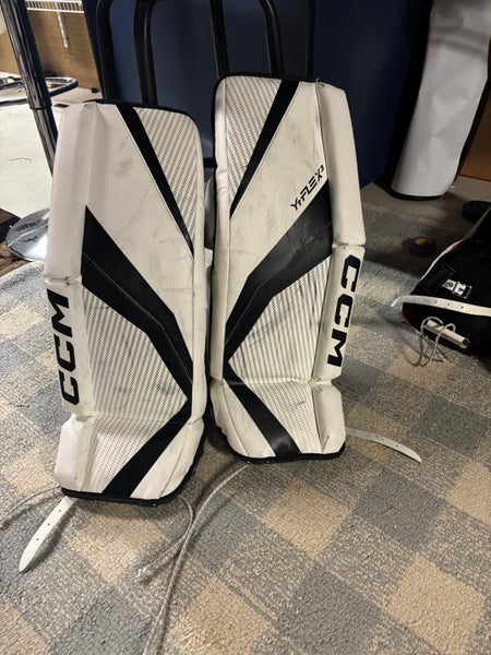 26" CCM YTFLEX 3 Goalie Leg Pads (Used)
